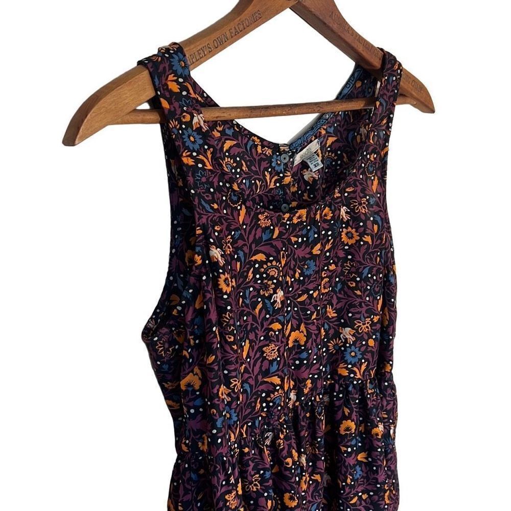 Ecote Keyhole Back Flowey Tank Top - Picture 4 of 10
